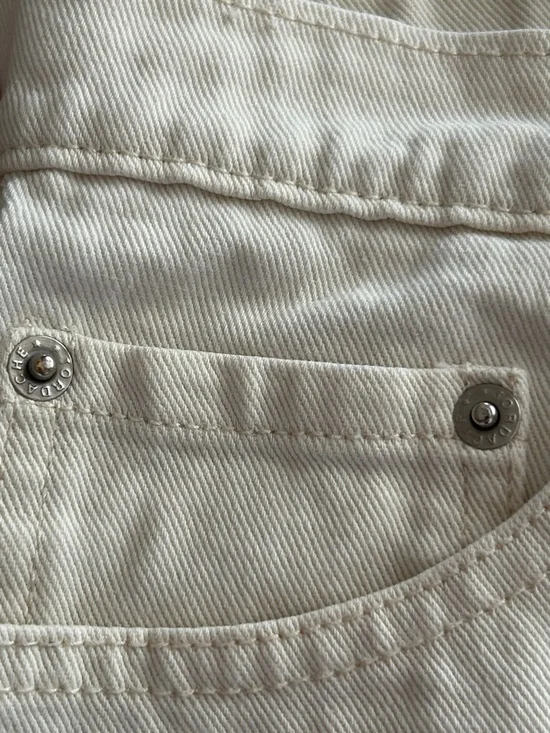 Vintage 90’s Jordache Cream High-Waist Denim Shorts - Picture 10 of 12